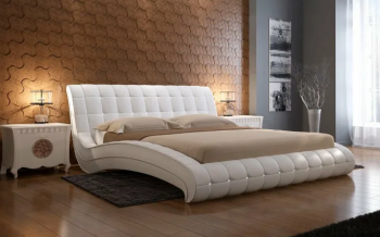 Двуспальные кровати в квартире в Невьянске